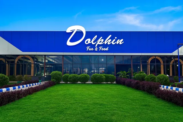 Dolphin Fun & Food — family restaurant on NH-44